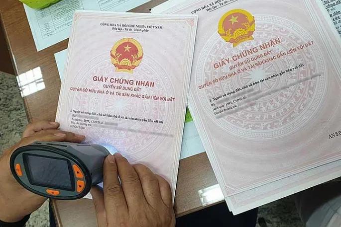 Công tác thu thập và số hóa hồ sơ Giấy chứng nhận quyền sử dụng đất tại các địa phương